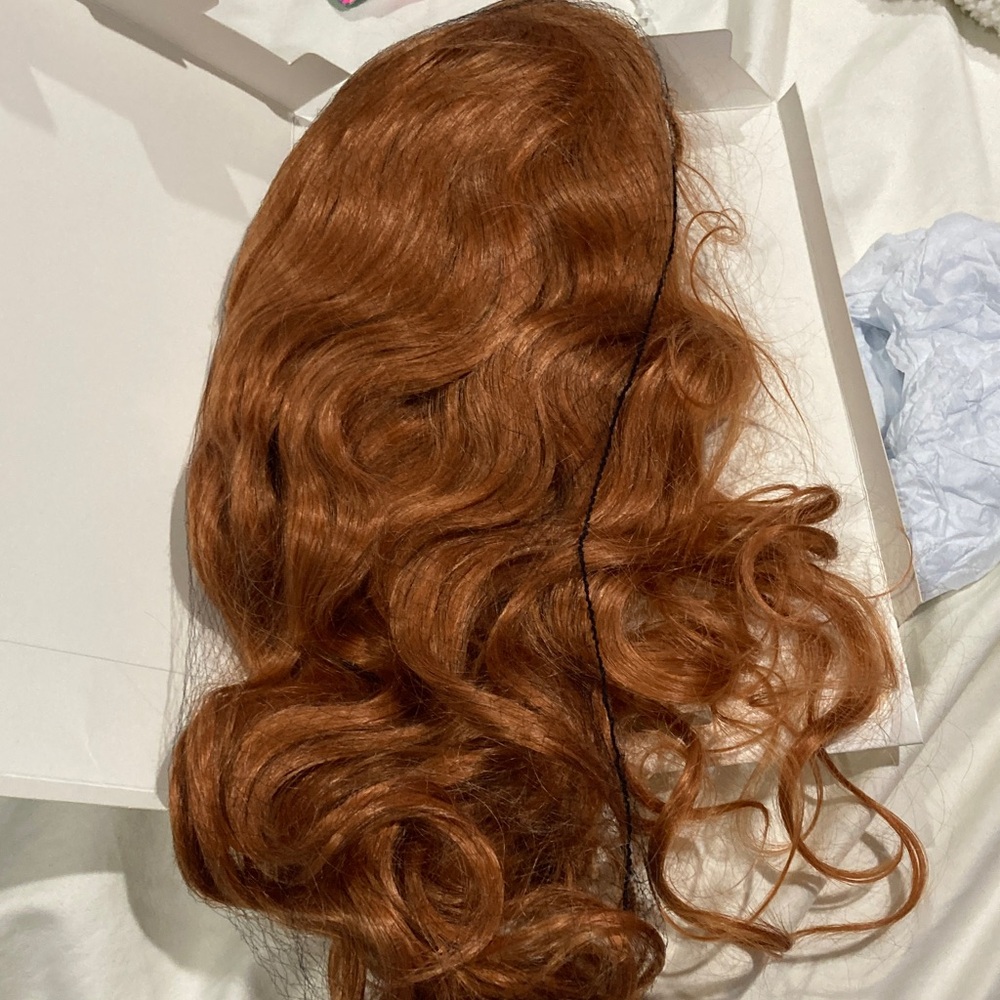 Red Wig - Picture 2 of 5